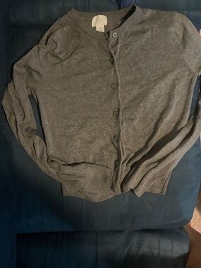 Beautiful H&M gray Cardigan shirt